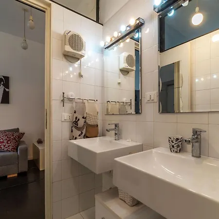 Guesthost - Cozy Near Tiburtina 아파트 *